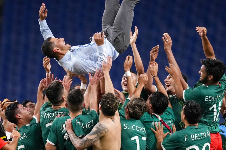 Cordova leads Mexico to soccer bronze in 3-1 win over Japan